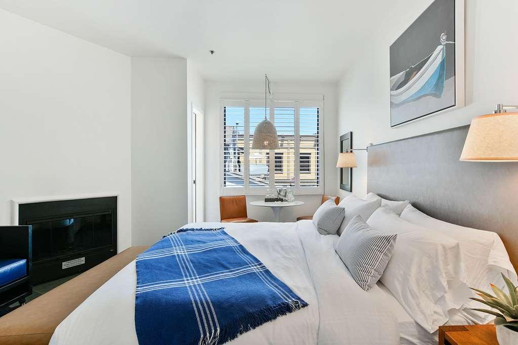 Waters Edge Hotel Tiburon Room photo