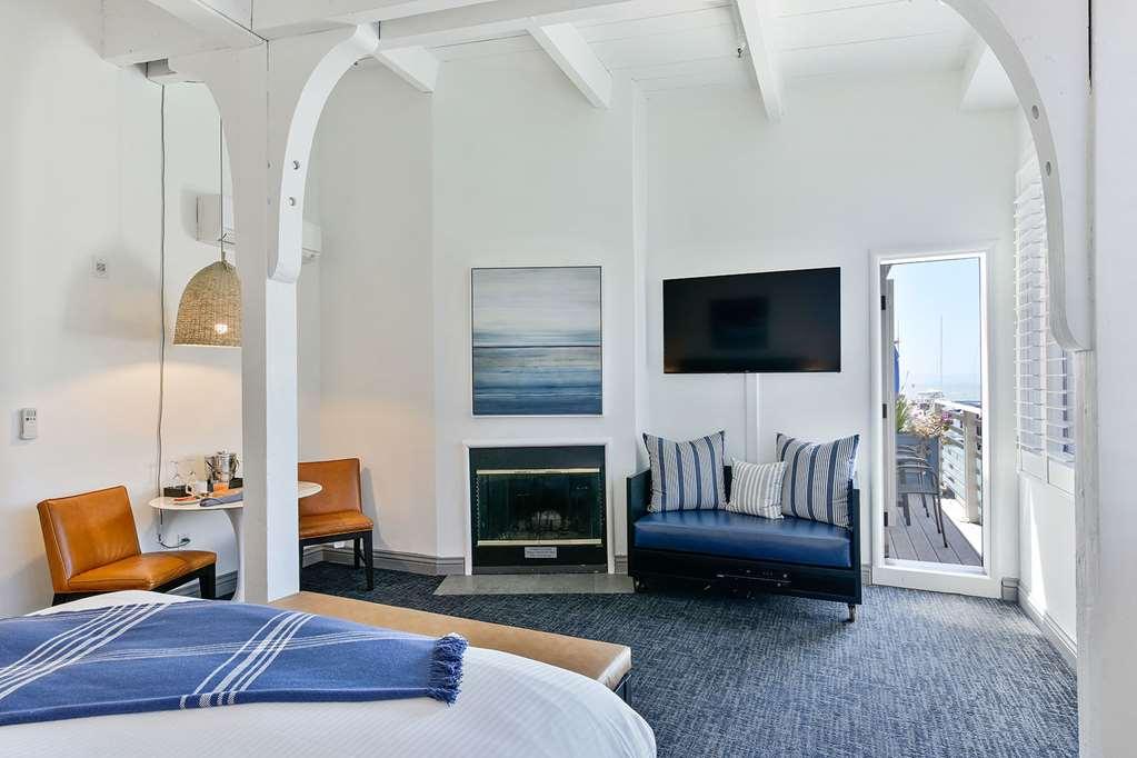Waters Edge Hotel Tiburon Room photo
