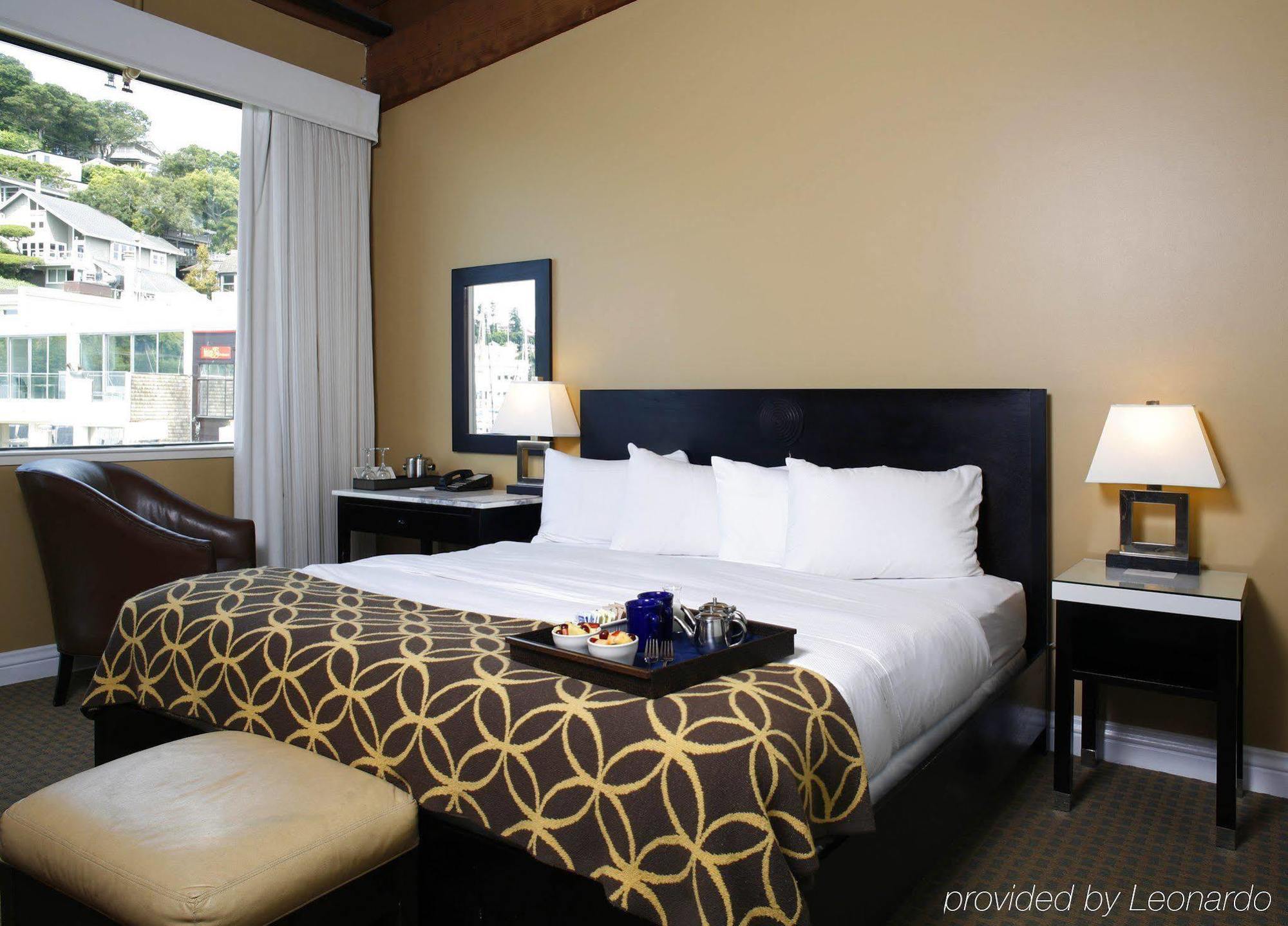 Waters Edge Hotel Tiburon Room photo